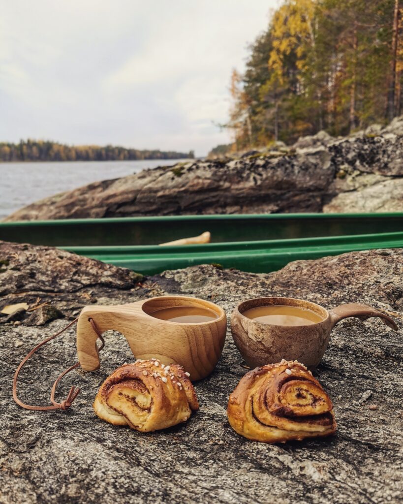 Opastettu melontaretki järvellä
