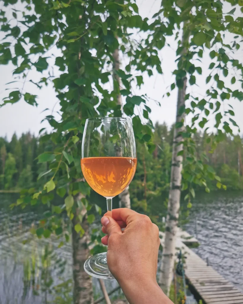 Meiltä saa myös alkoholillista ja alkoholitonta kuplivaa